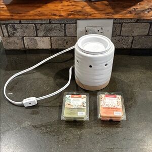 Ceramic wax burner with wax cubes